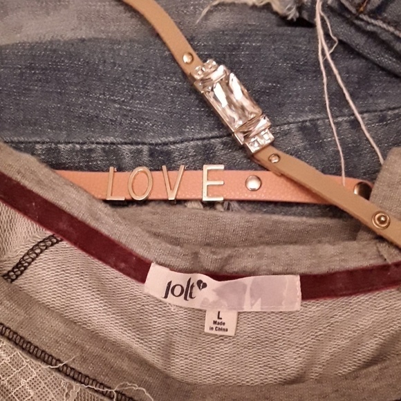 LACE Longsleeve Sweatshirt - Picture 2 of 5